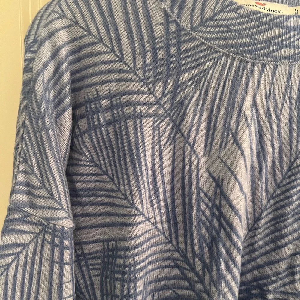 EUC Size M  Vineyard Vines Women’s Crew Neck Blue Sweater